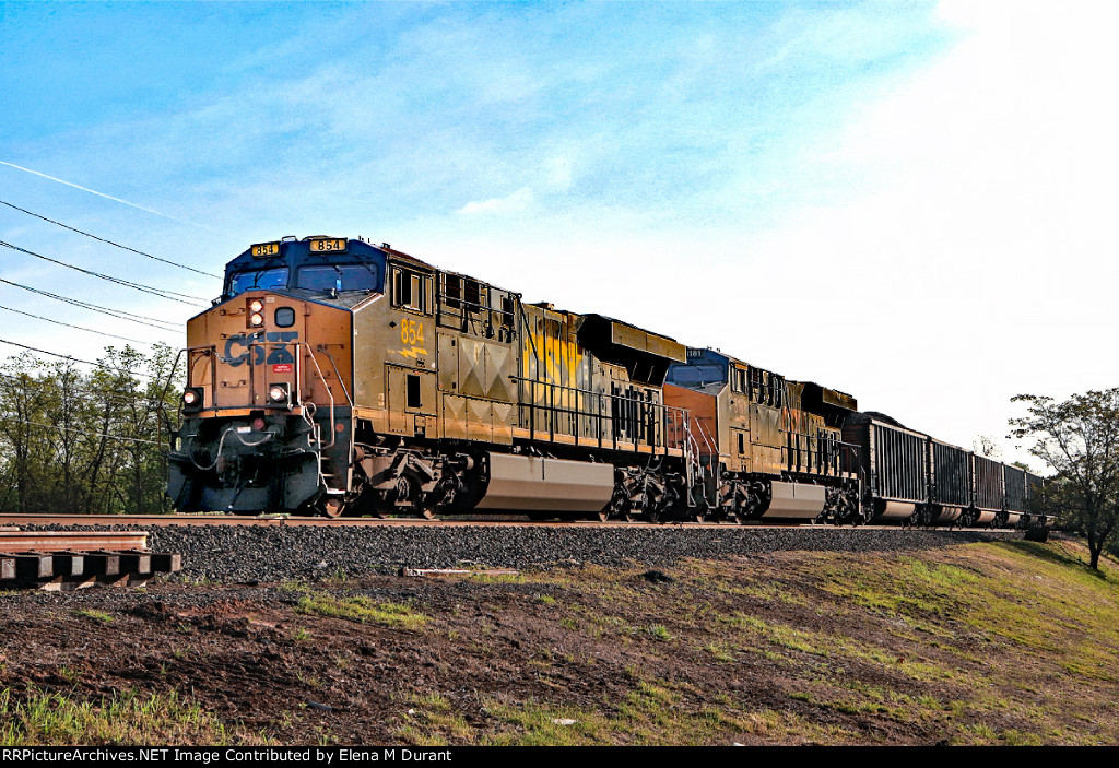CSX 854 on C-733